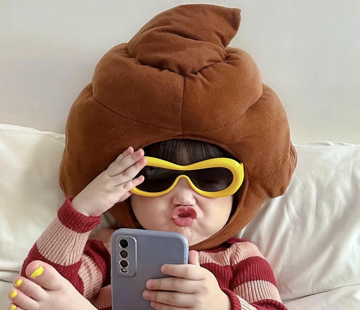 Avatar em bé cute đội mũ xinh