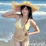 Gái Nhật diện bikini phong cách nhã nhặn hiện đại