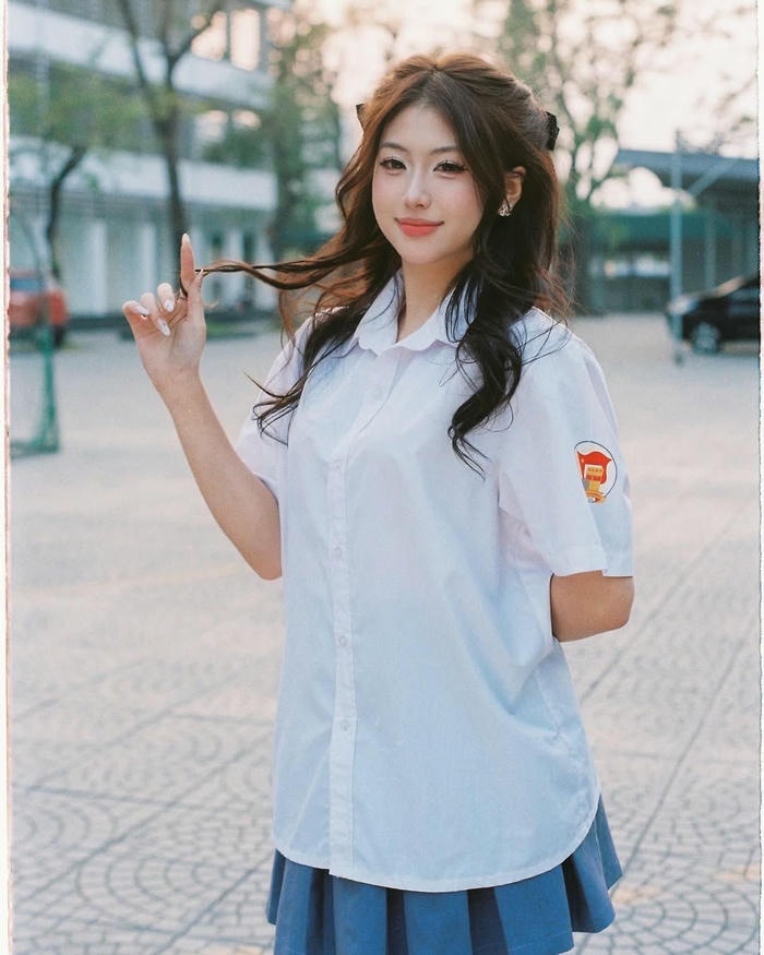 Gái xinh cấp 3 dễ mến thân thiện