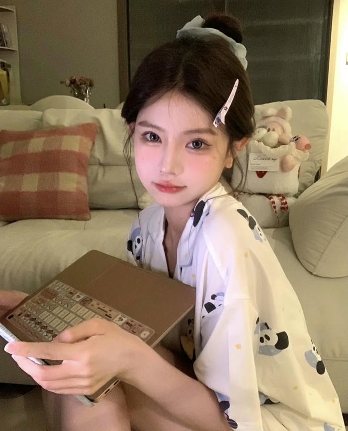 Gái xinh mặc đồ ngủ kín đáo dịu dàng