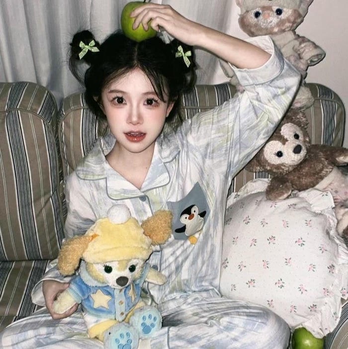 Gái xinh mặc đồ ngủ kín đáo thanh lịch