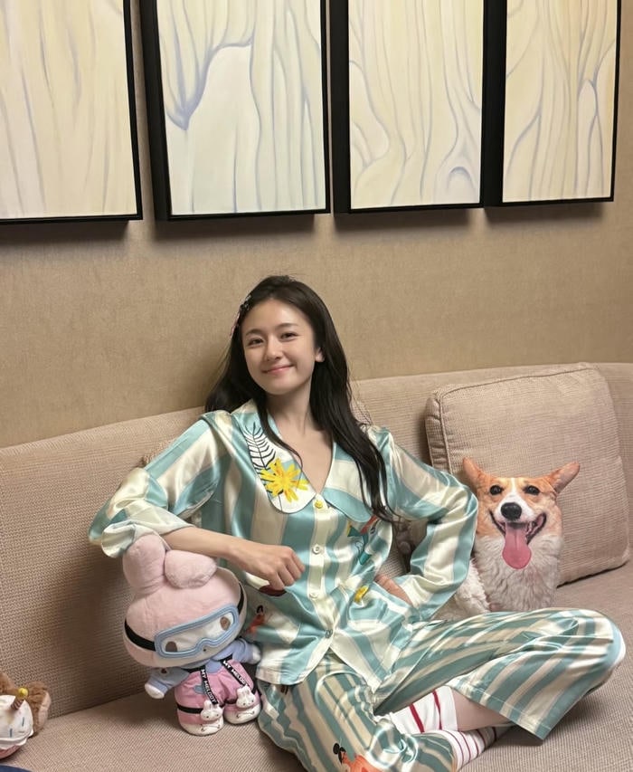 Gái xinh mặc đồ ngủ nhẹ nhàng đáng yêu