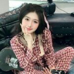 Gái xinh mặc đồ ngủ thoáng mát thư giãn