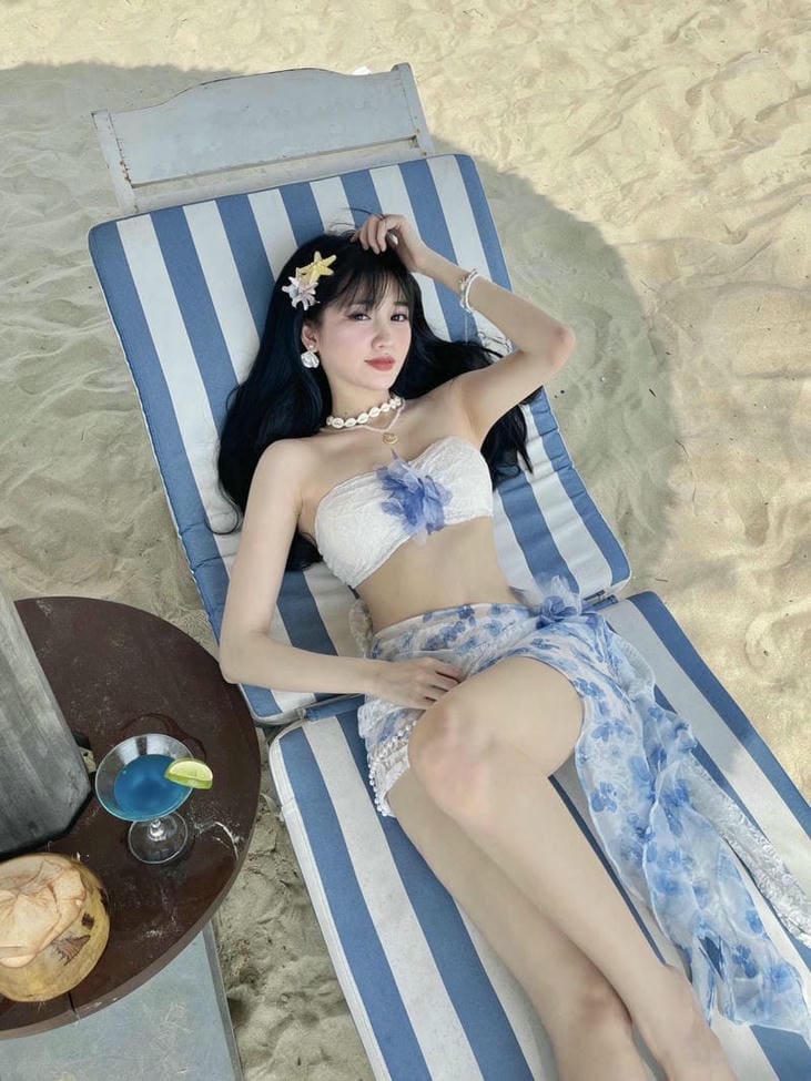 Hình Khánh Huyền bikini sexy gợi cảm theo cách tự nhiên