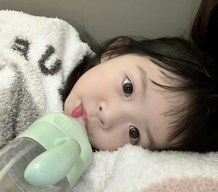 Hình ảnh avatar bé xinh yêu nhẹ