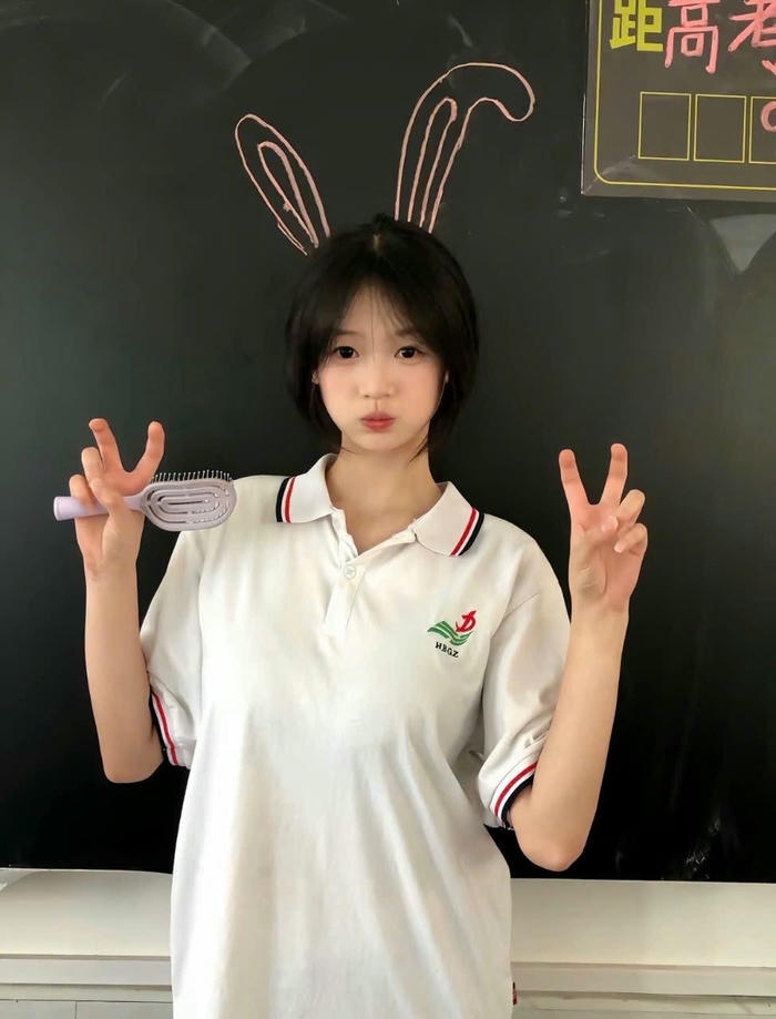 Hình ảnh gái xinh cấp 3 phong thái học đường