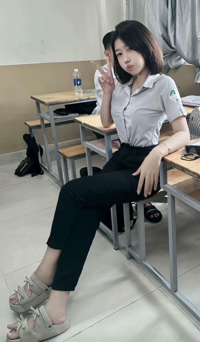 Hình ảnh gái xinh cấp 3 phong thái nhẹ nhàng