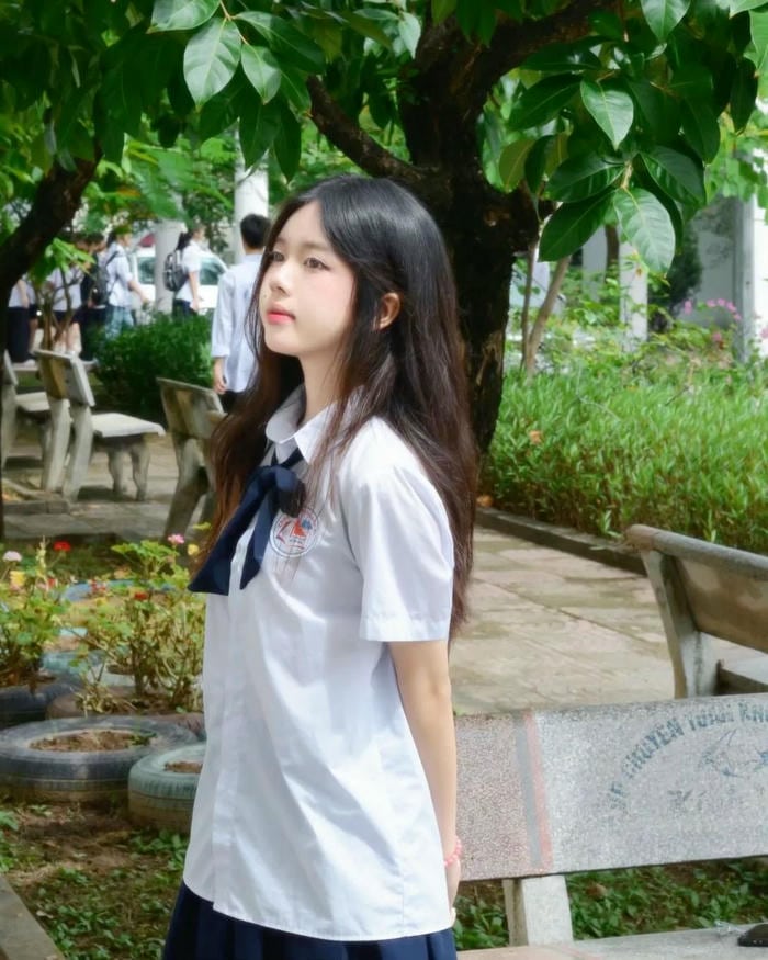 Hình ảnh nữ sinh cấp 3 trong trẻo nhẹ nhàng