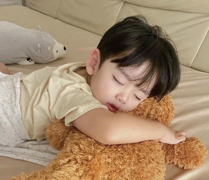 Hình avatar em bé dễ cưng xinh