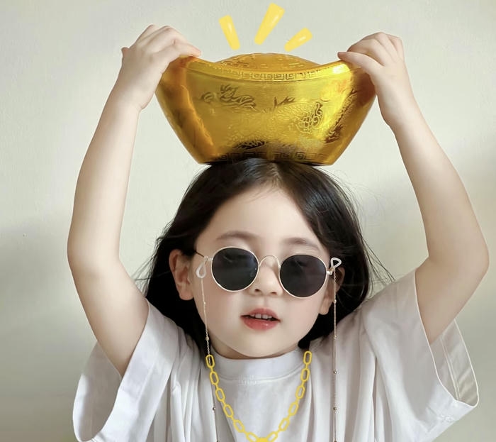 Hình avatar em bé hồn nhiên đáng yêu